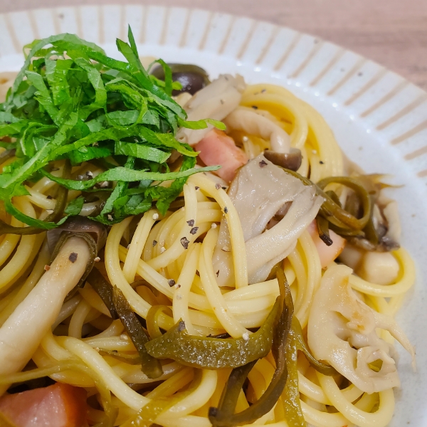 味付めかぶの和風きのこパスタ