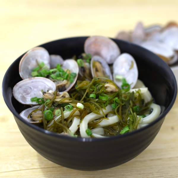 うすあさめかぶと、あさりのうどん